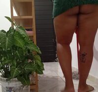 Padre con grosso cazzo tocca la figlia che dorme